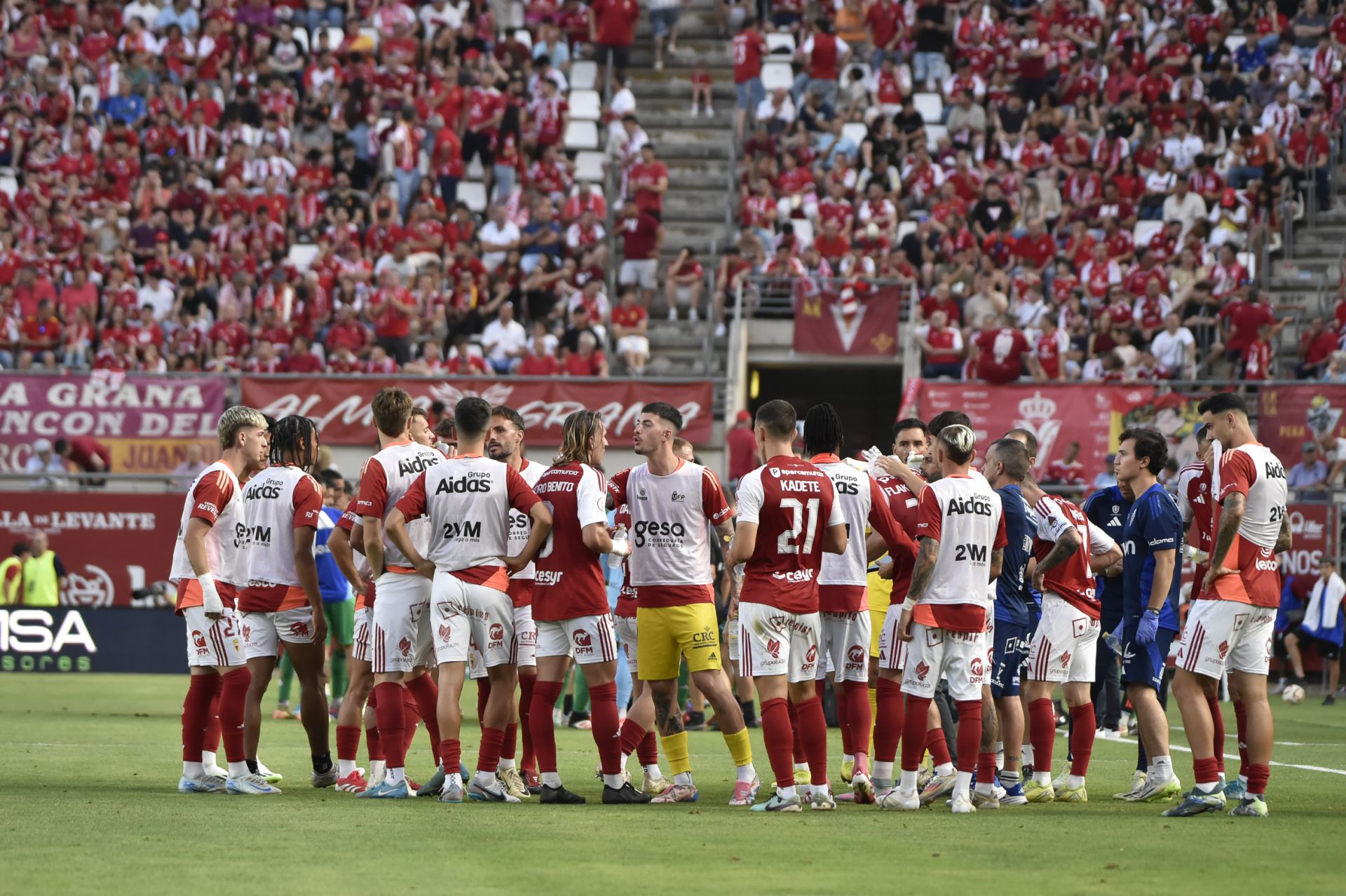 La derrota del Real Murcia frente al Nàstic, en imágenes