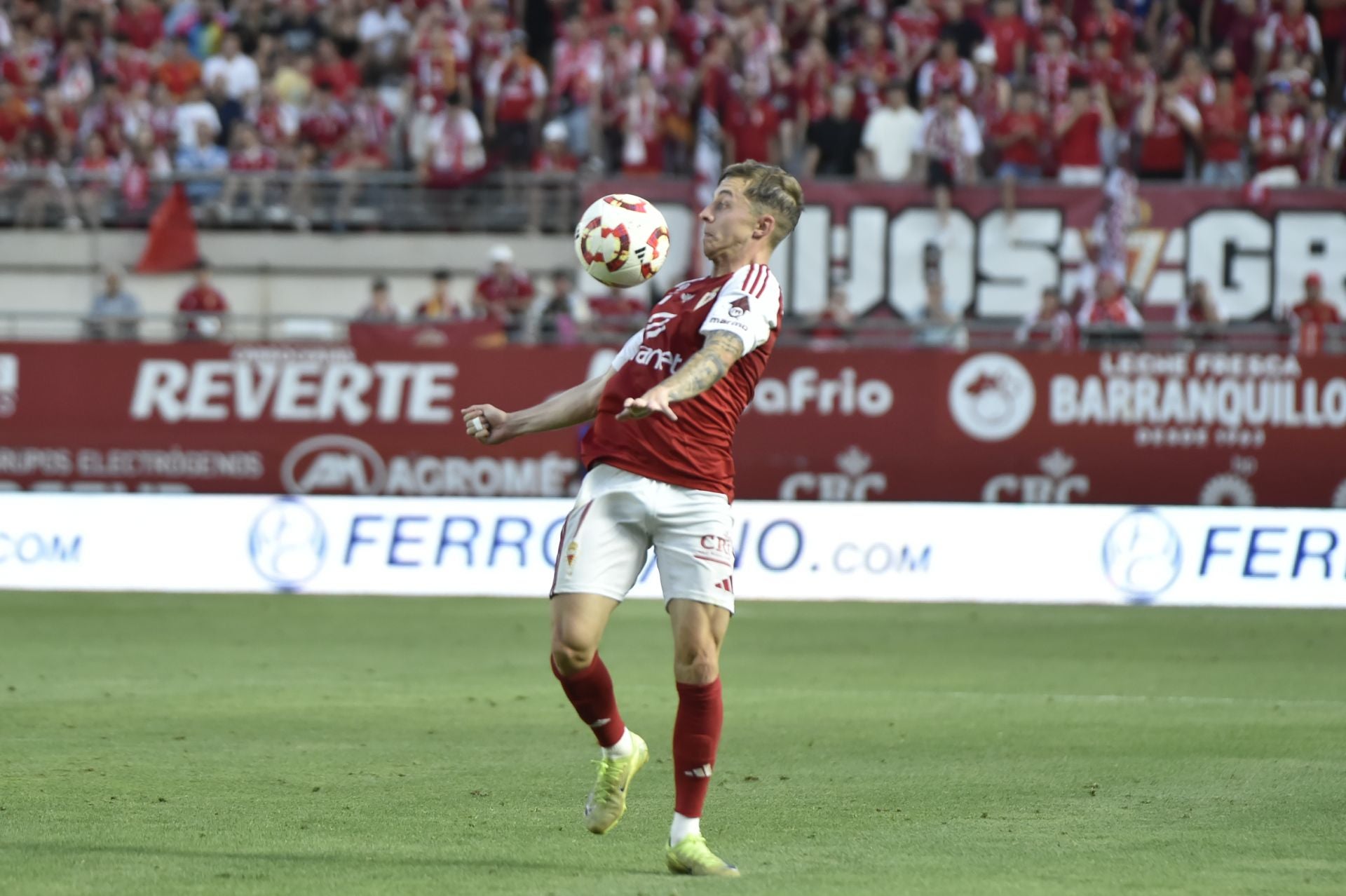La derrota del Real Murcia frente al Nàstic, en imágenes