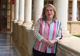 Pilar Arnaiz, en el Claustro de La Merced de la Universidad de Murcia.