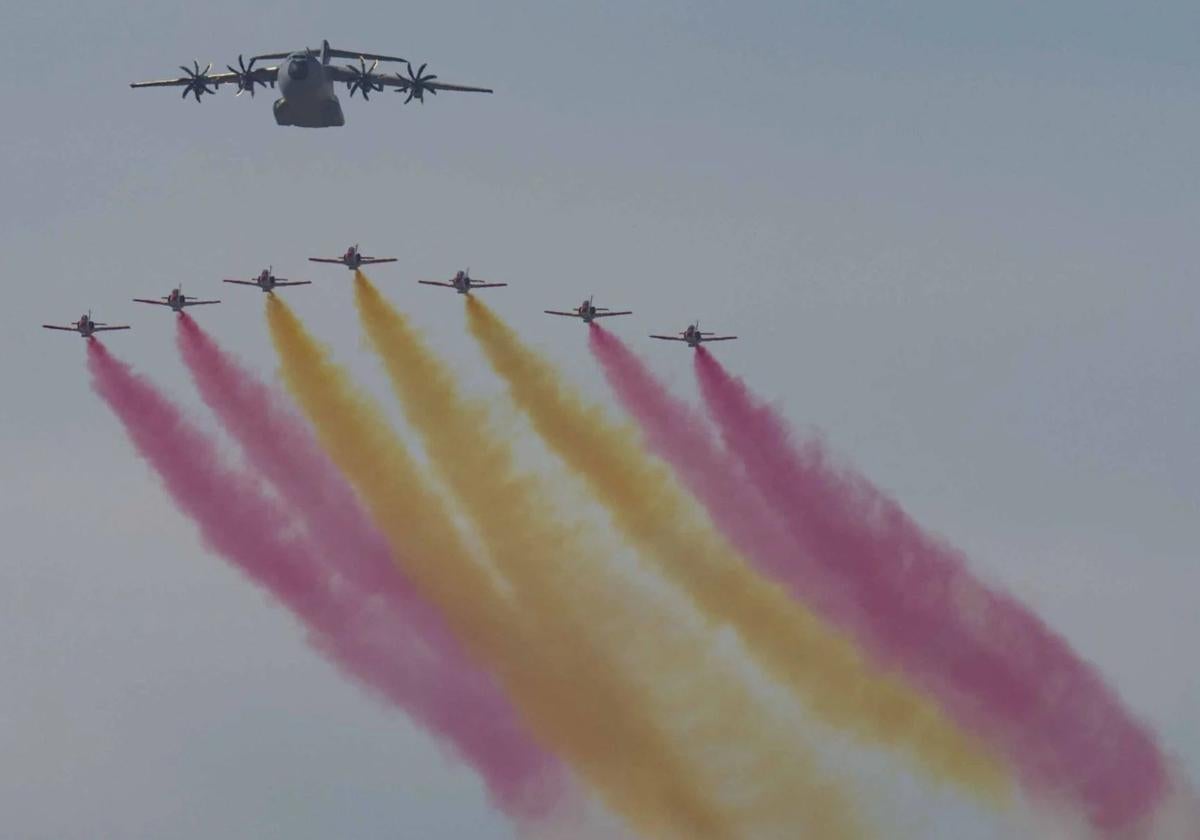 La Patrulla Águila teñirá este miércoles el cielo de Murcia con los colores de la Bandera de España