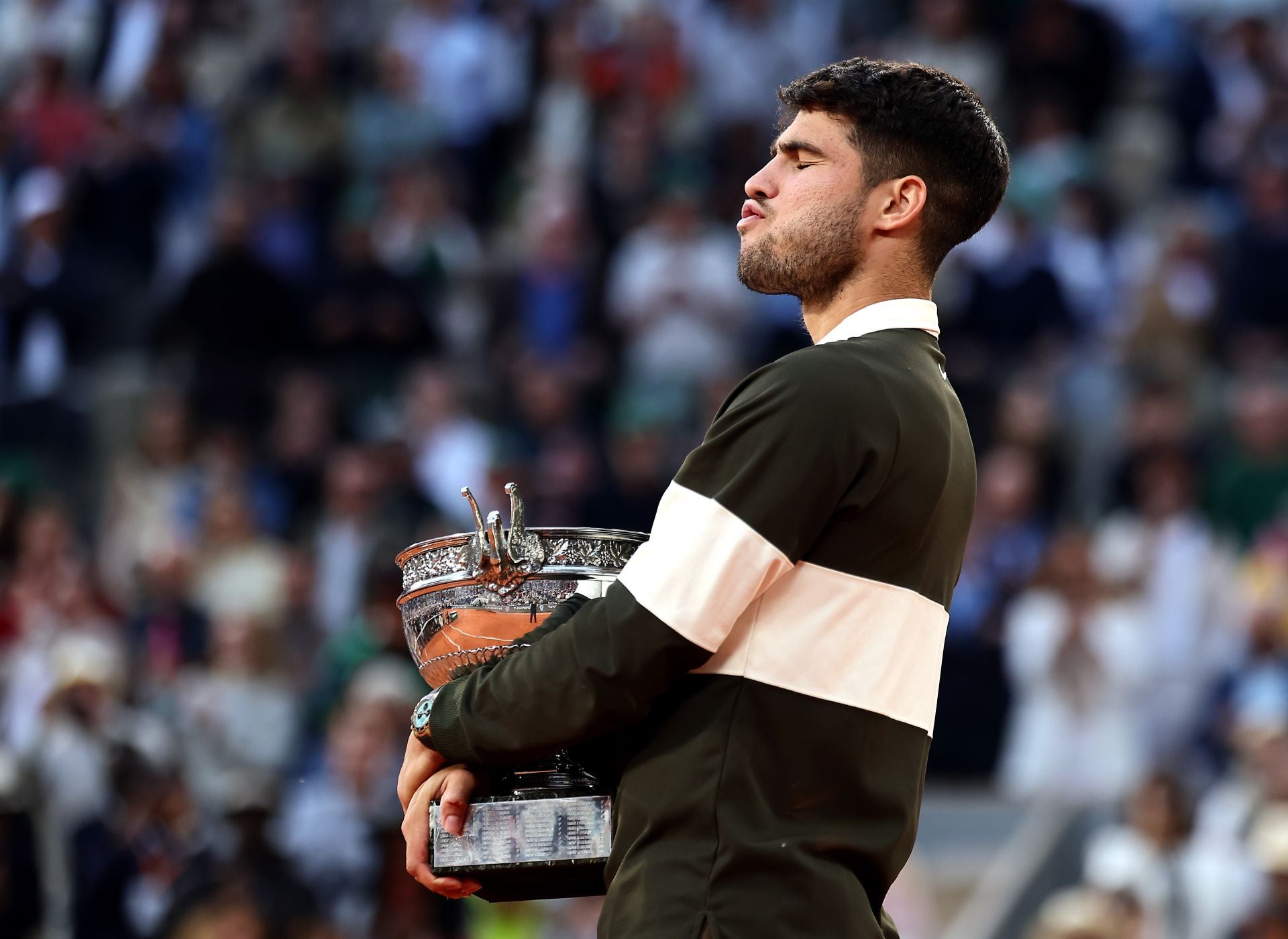 La celebración de Carlos Alcaraz tras ganar Roland Garros, en imágenes