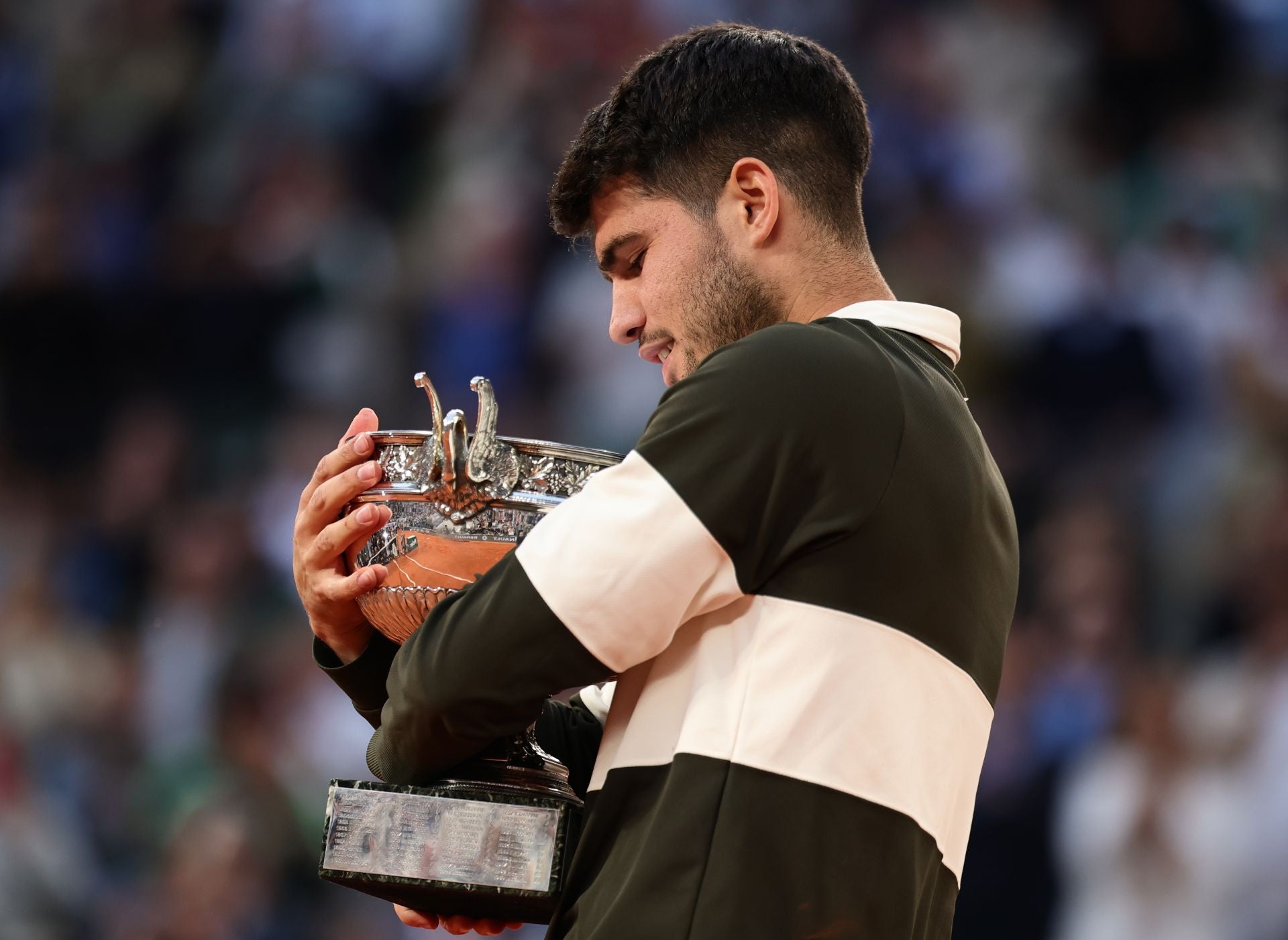 La celebración de Carlos Alcaraz tras ganar Roland Garros, en imágenes