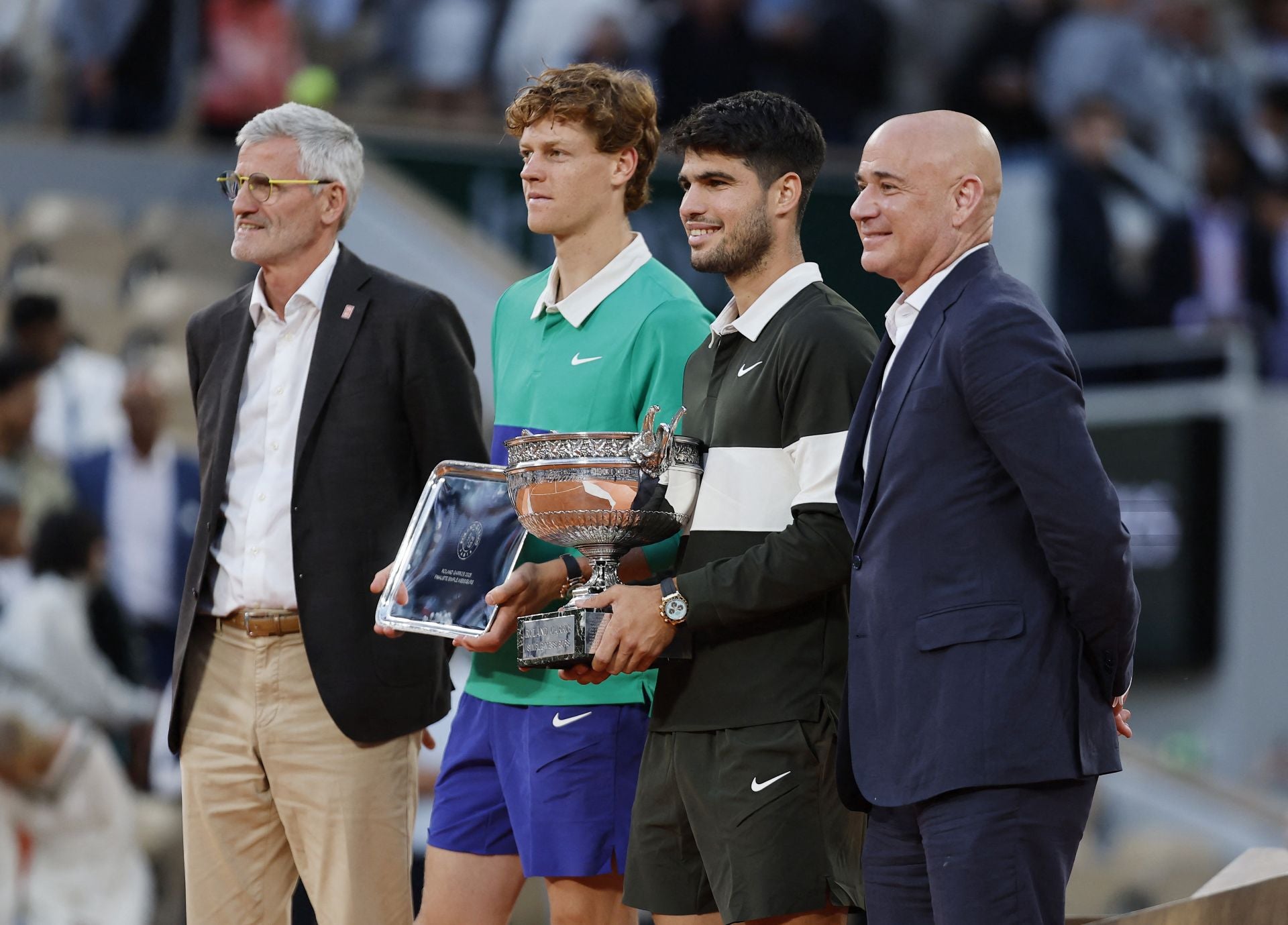 La celebración de Carlos Alcaraz tras ganar Roland Garros, en imágenes