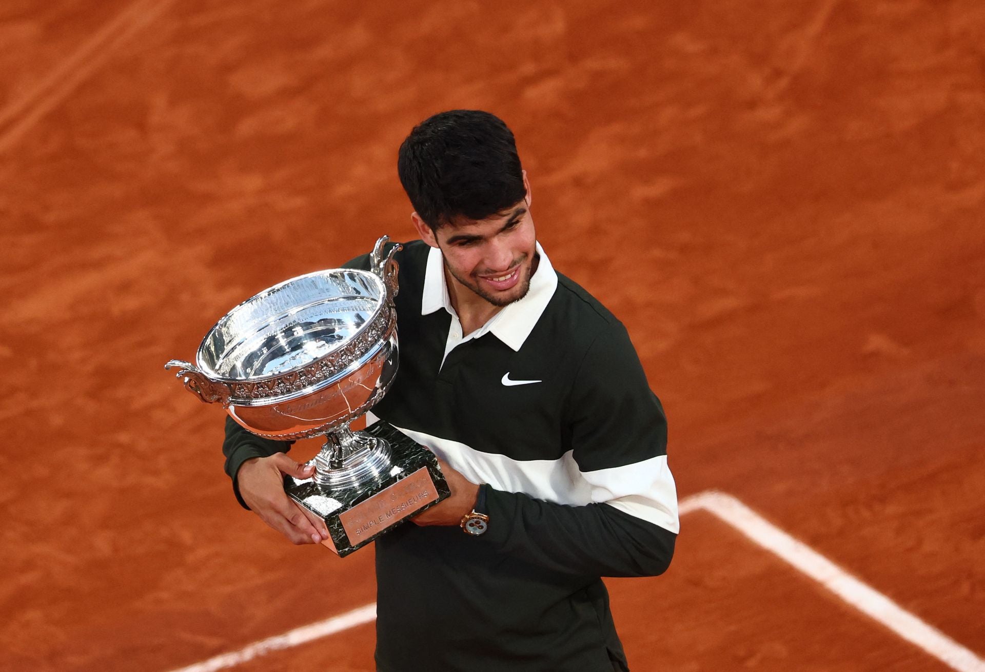 La celebración de Carlos Alcaraz tras ganar Roland Garros, en imágenes