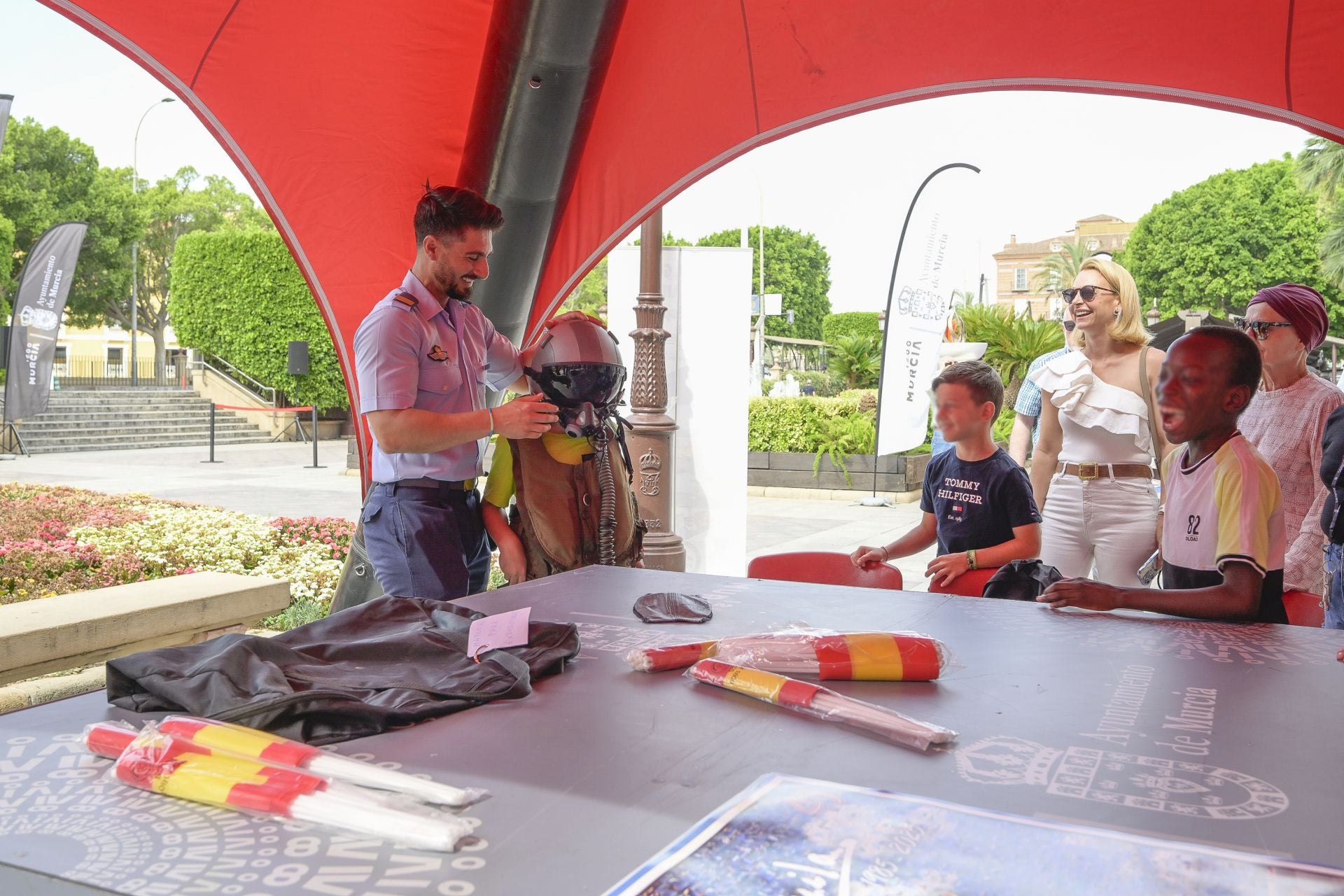 En imágenes, el vuelo de la Patrulla Águila sobre Murcia