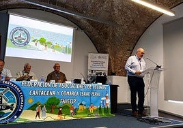 El presidente de la nueva Federación, Pedro Luis Ros, en el atril.