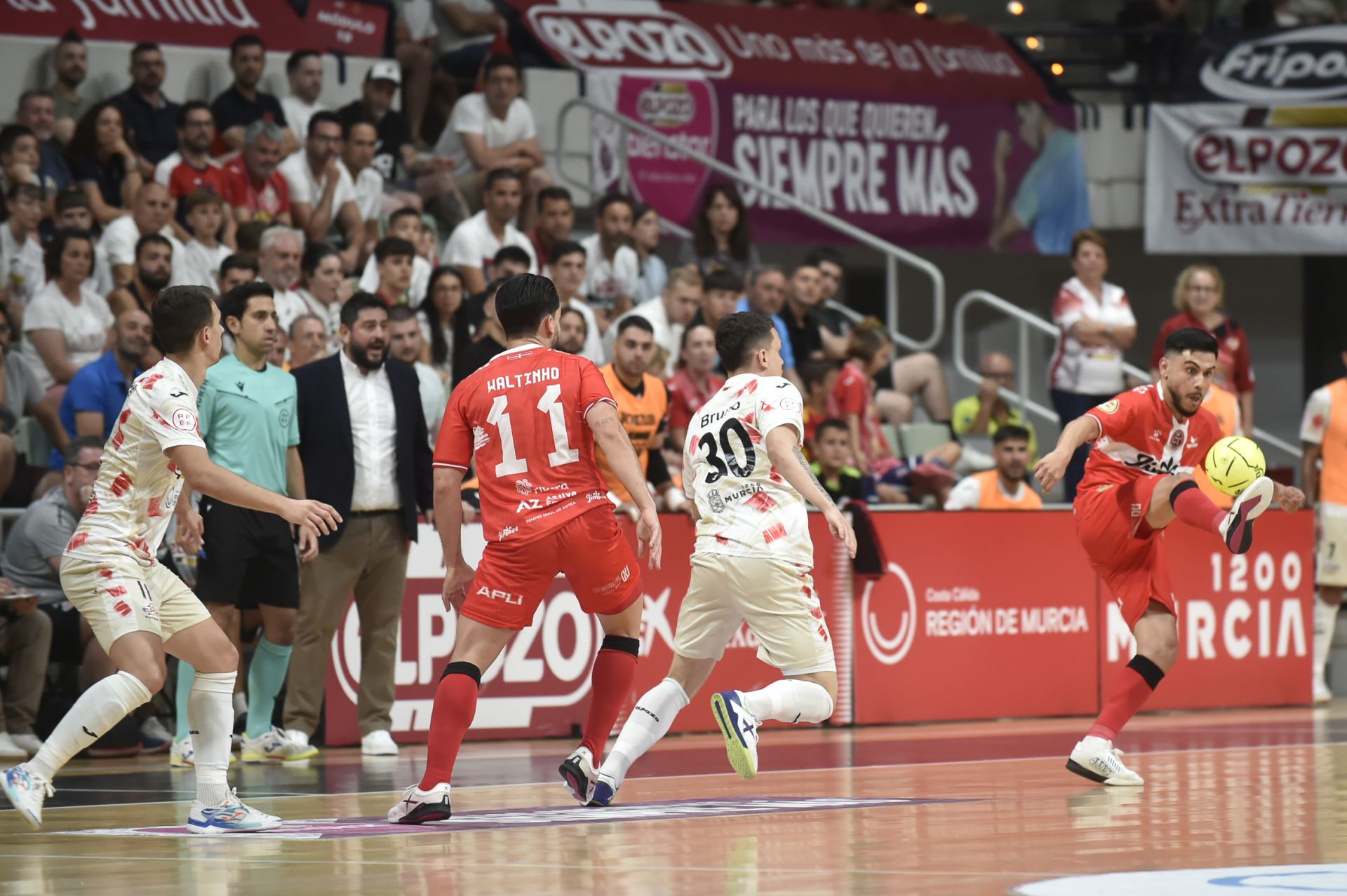 Las imágenes de ElPozo - Jimbee (3-2)