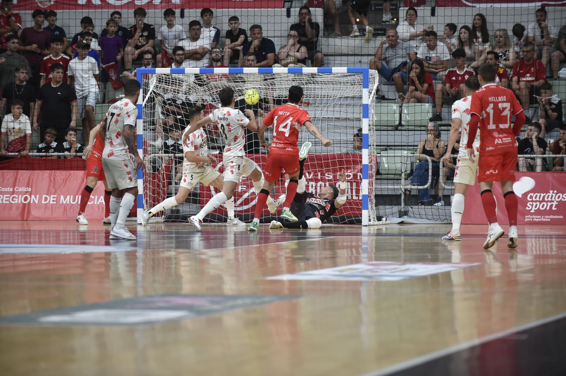 Las imágenes de ElPozo - Jimbee (3-2)