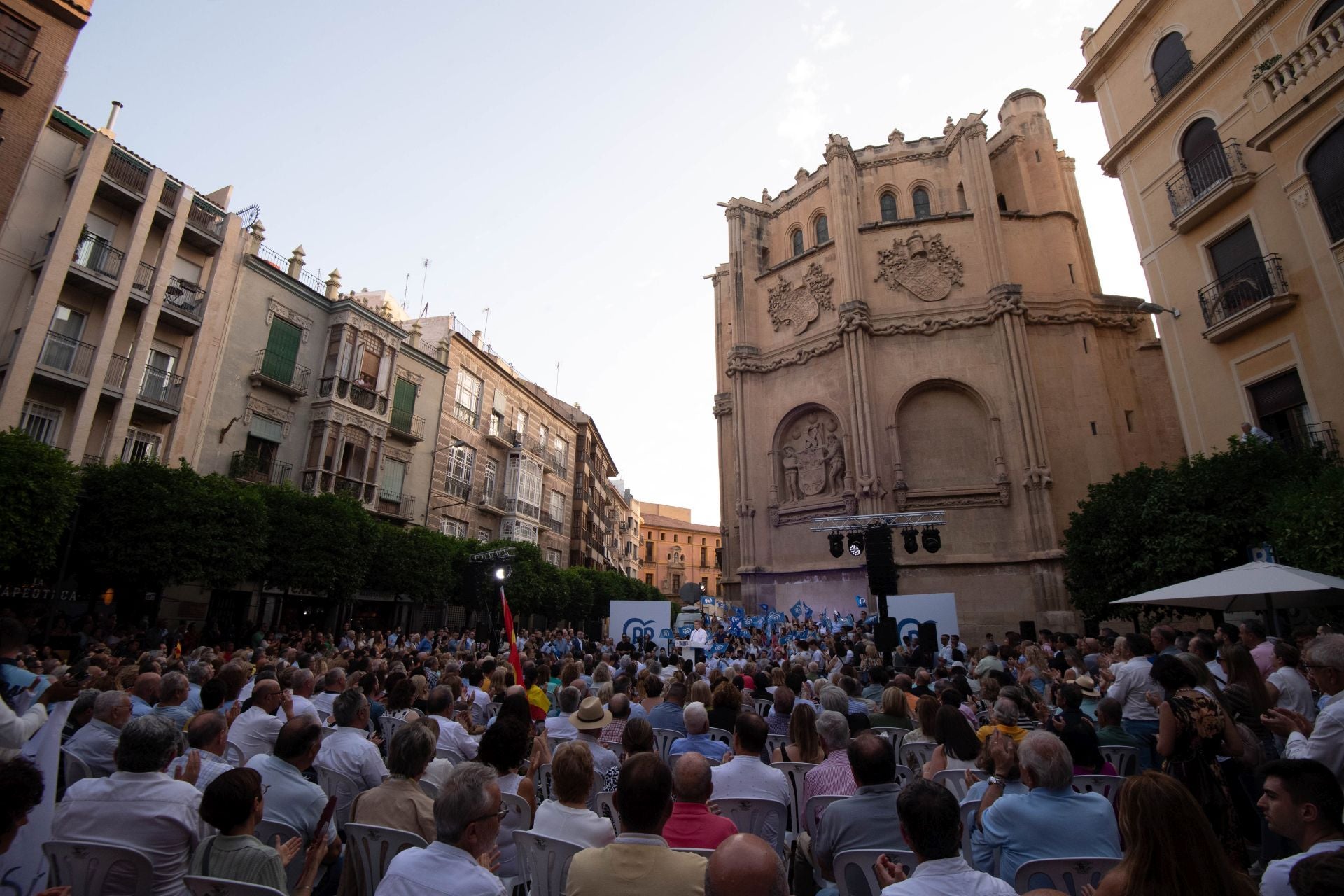 En imágenes, el acto de Feijóo a Murcia