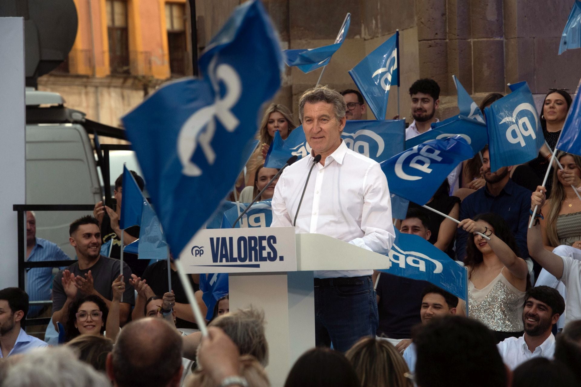 En imágenes, el acto de Feijóo a Murcia