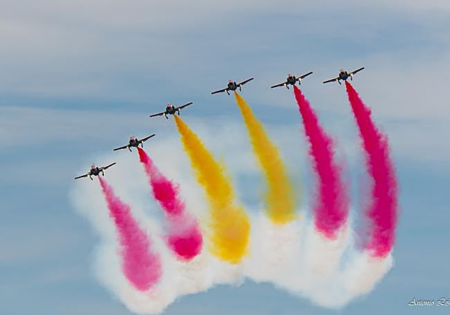 'Aire 25'. Festival por el 40 aniversario de la Patrulla Águila.