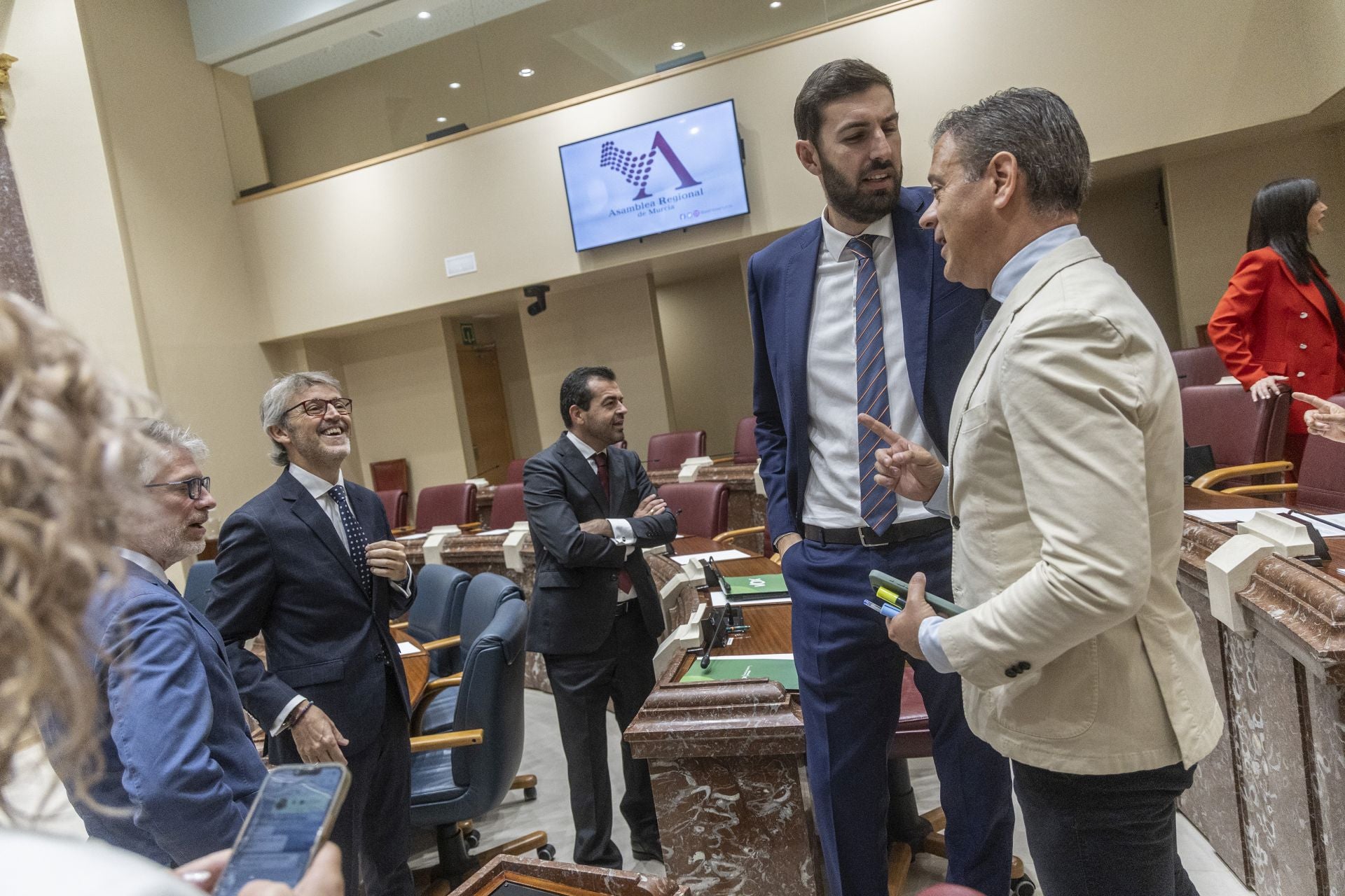 La aprobación del techo de gasto de la Comunidad para 2025, en imágenes