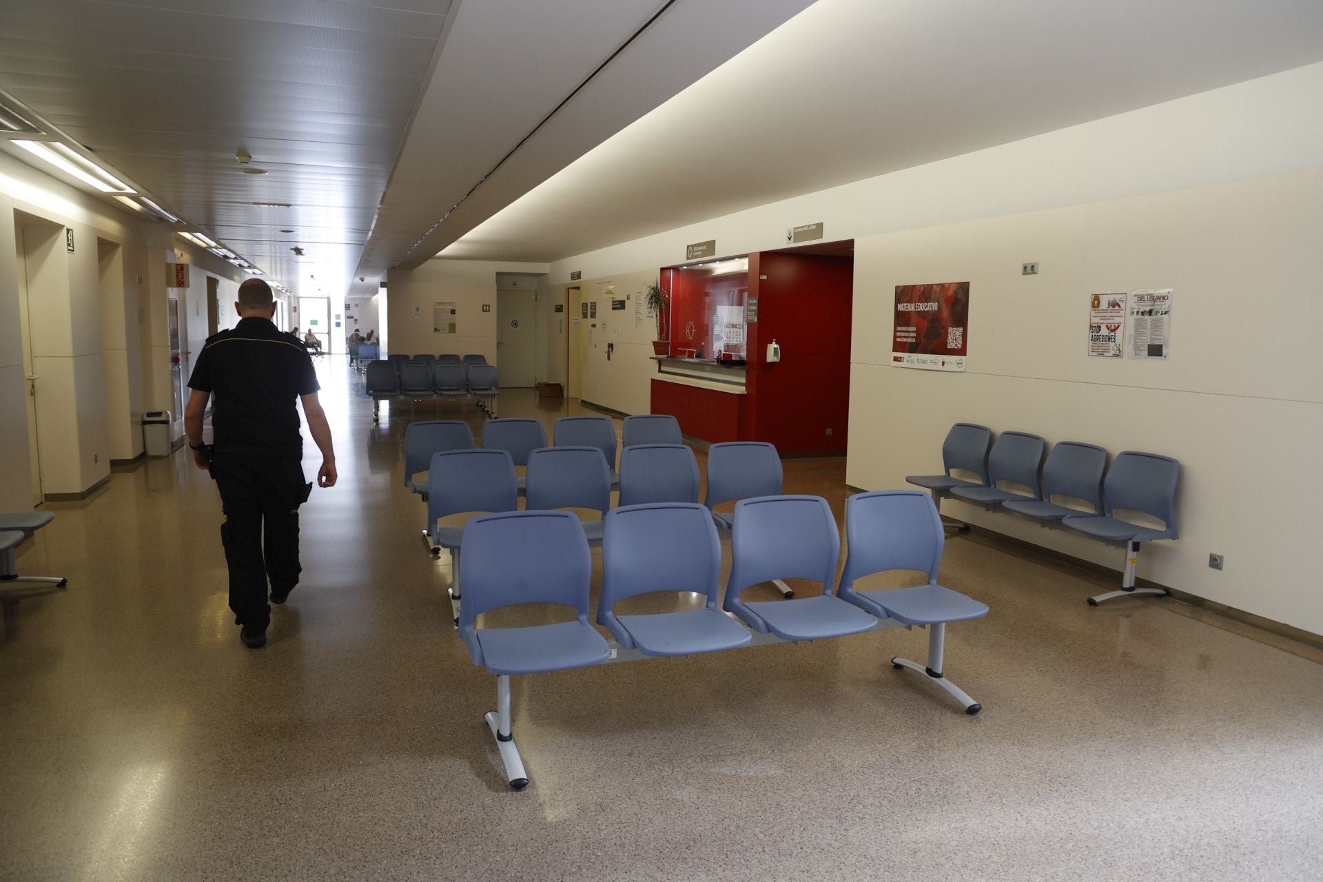 La huelga de médicos en los hospitales de Murcia, Cartagena y Lorca, en imágenes
