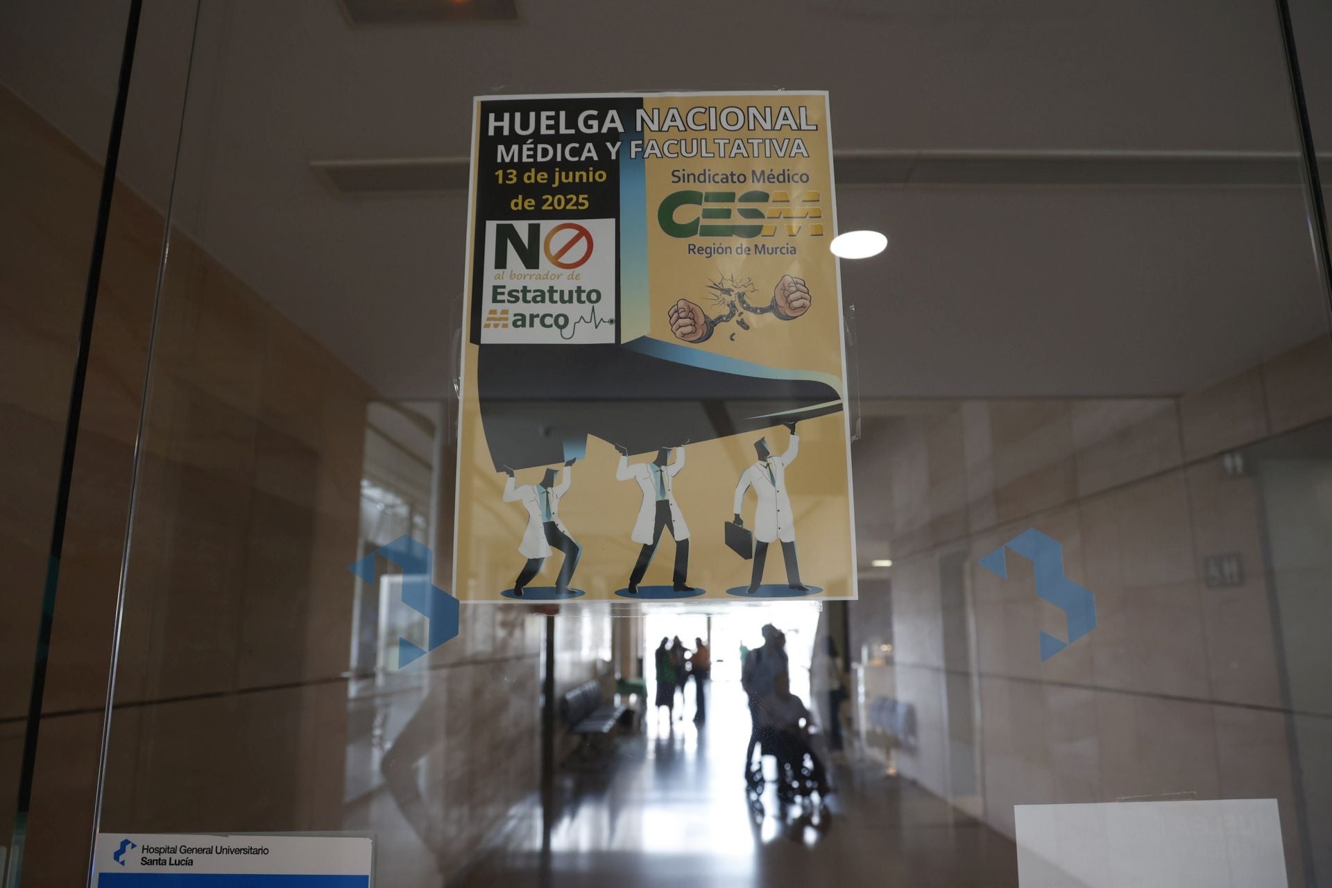 La huelga de médicos en los hospitales de Murcia, Cartagena y Lorca, en imágenes
