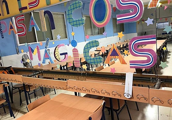Imagen de ayer del comedor escolar del colegio San Fulgencio de Pozo Estrecho, en la que el termómetro marcó 35 grados.