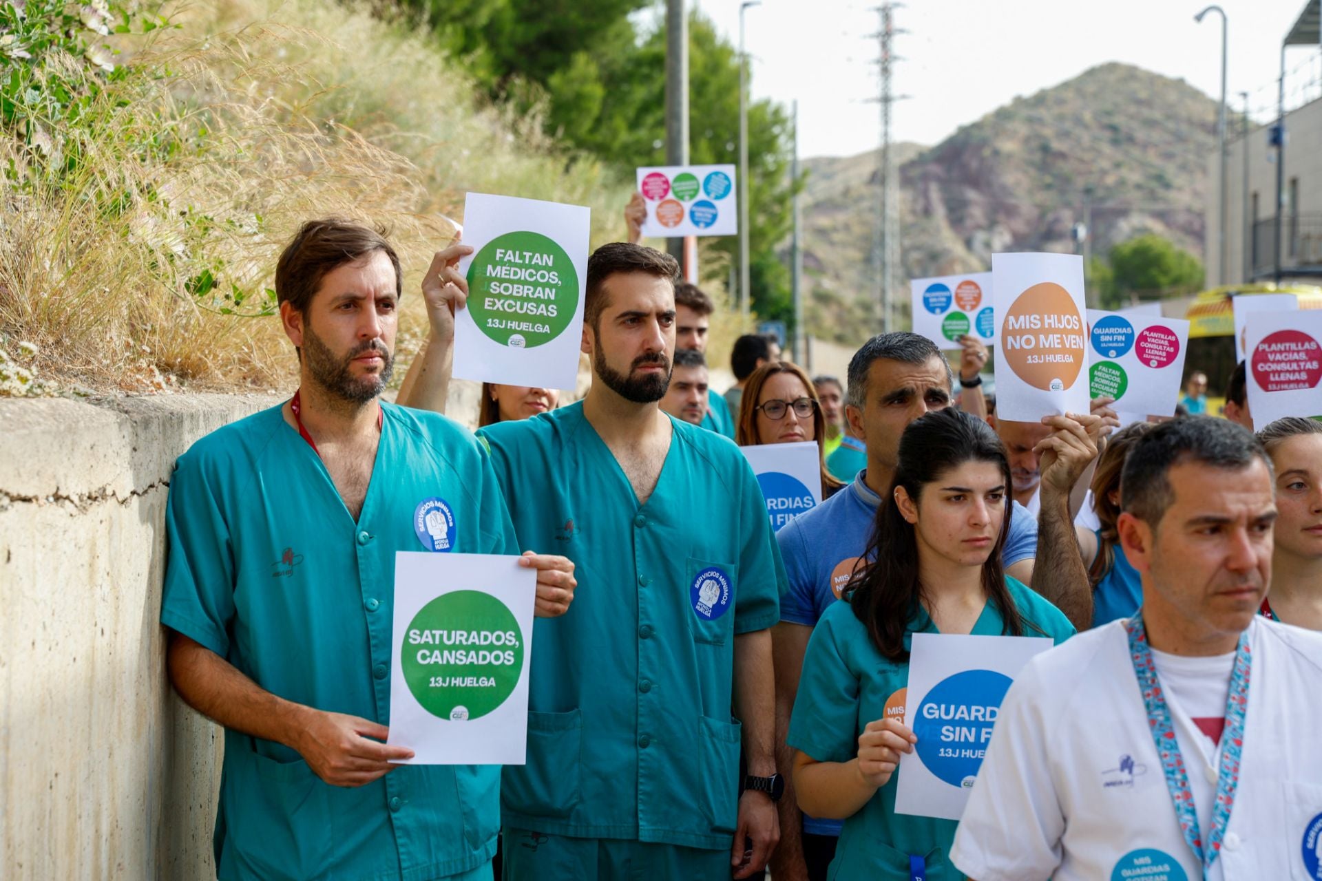 La huelga de médicos en los hospitales de Murcia, Cartagena y Lorca, en imágenes