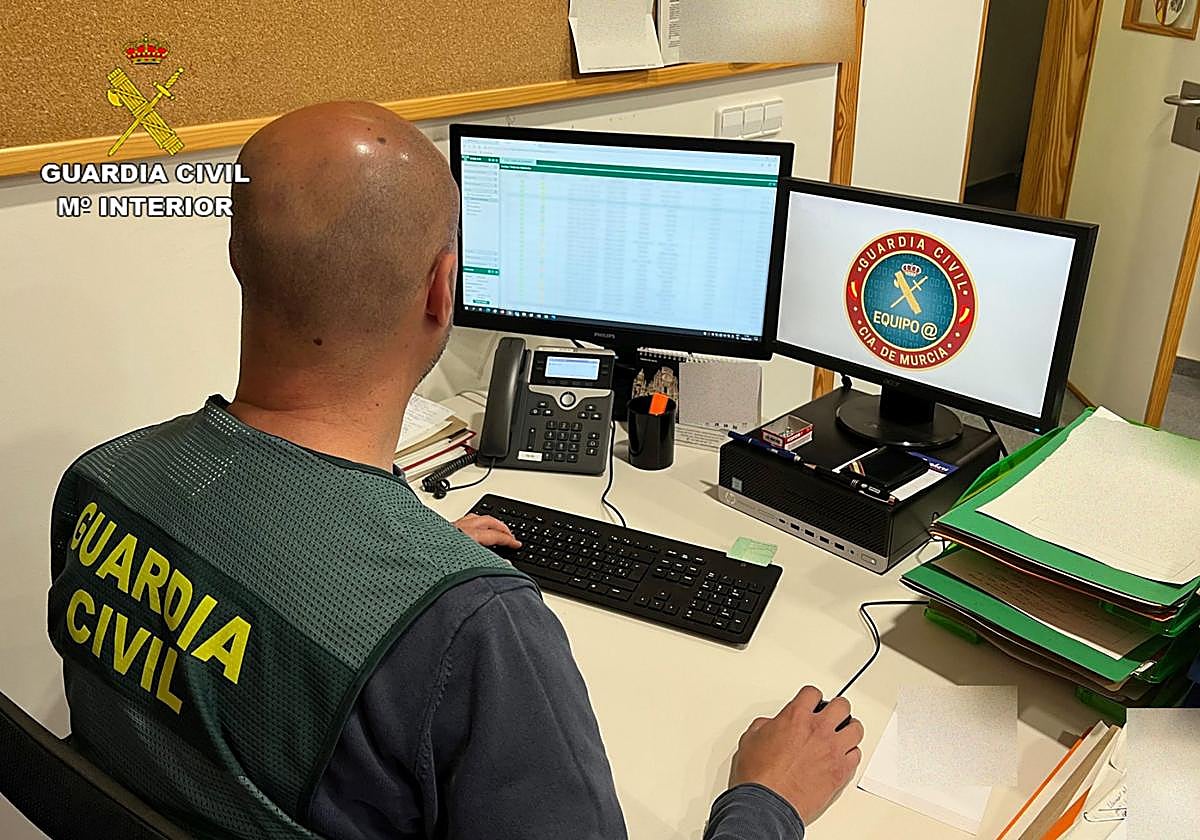 Un agente de la Guardia Civil, en una imagen de archivo.