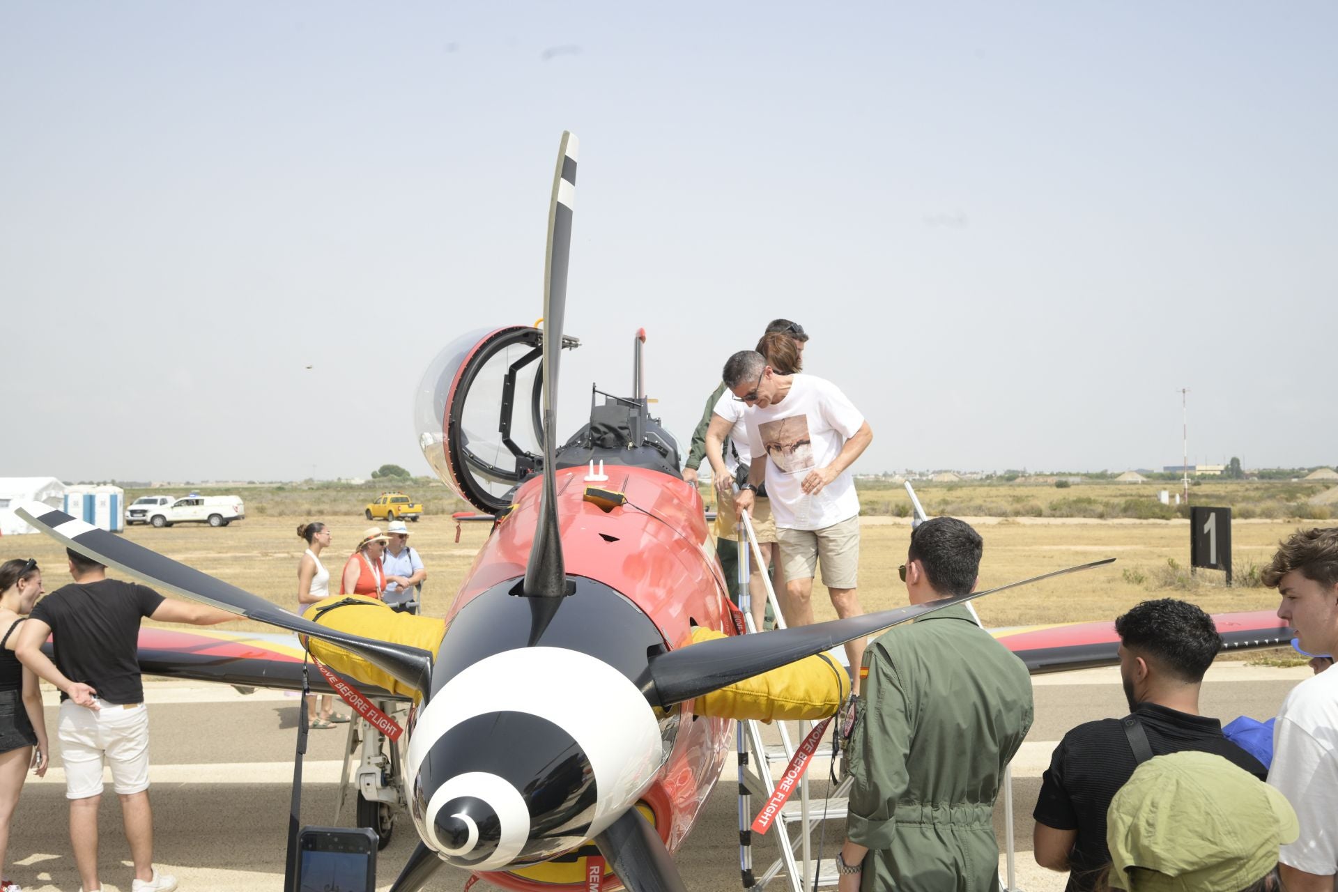 Las imágenes de la exhibición de aviones del festival Aire 25
