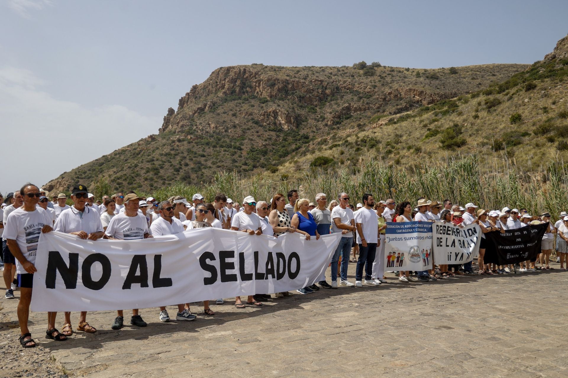 Protesta por la regeneración de la bahía de Portmán, en imágenes