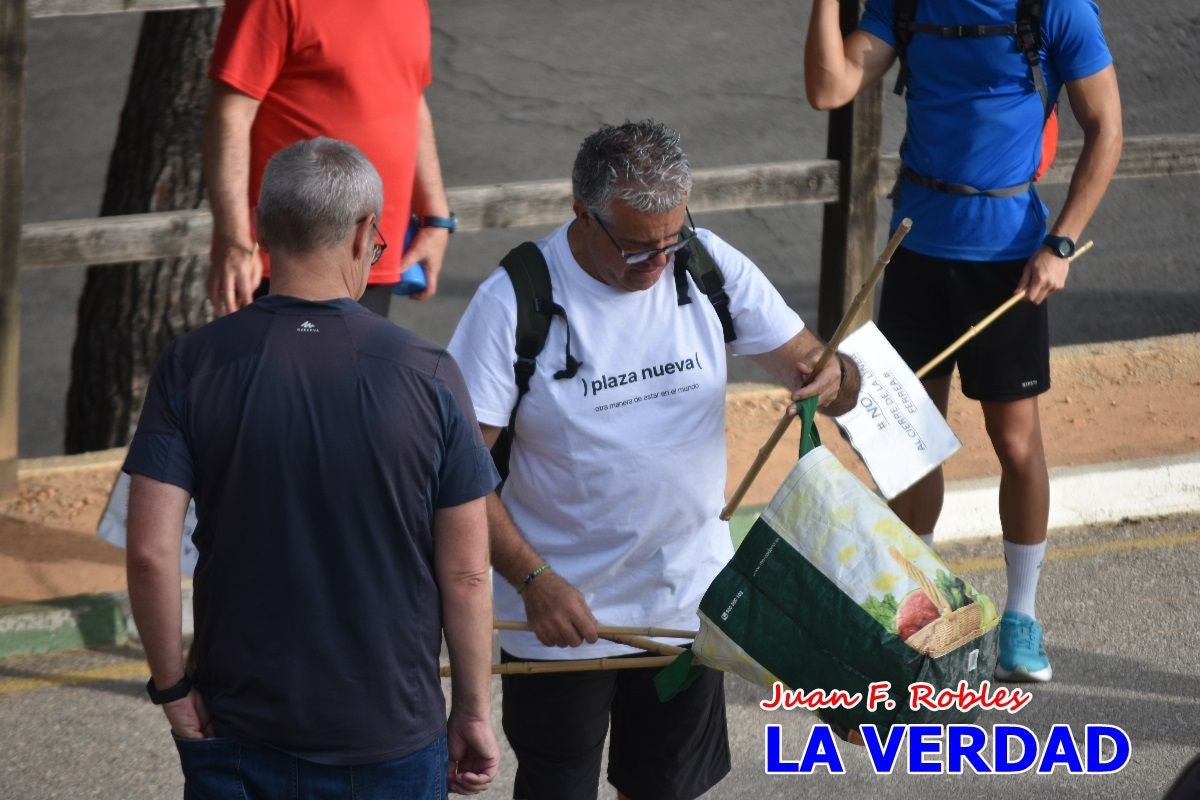 Imágenes de la marcha convocada por Plaza Nueva por la conexión ferroviaria con Albacete