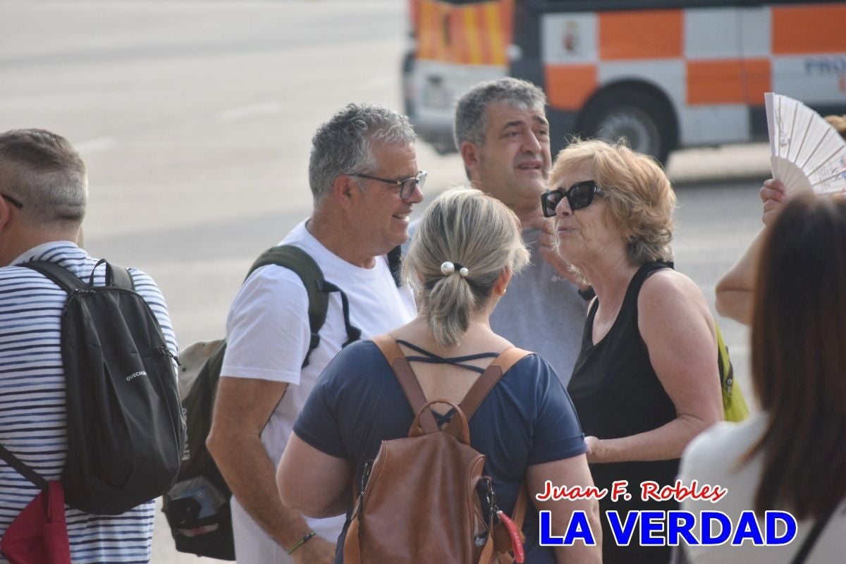 Imágenes de la marcha convocada por Plaza Nueva por la conexión ferroviaria con Albacete