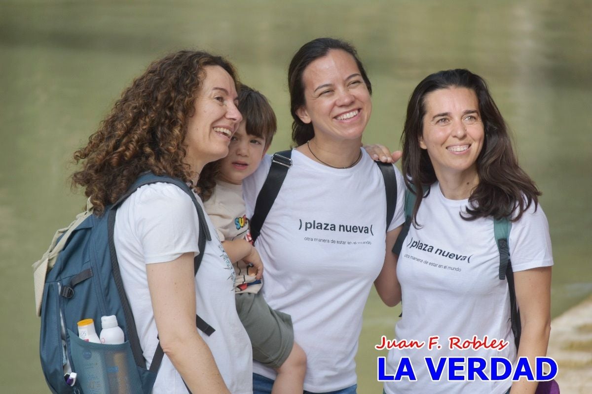 Imágenes de la marcha convocada por Plaza Nueva por la conexión ferroviaria con Albacete