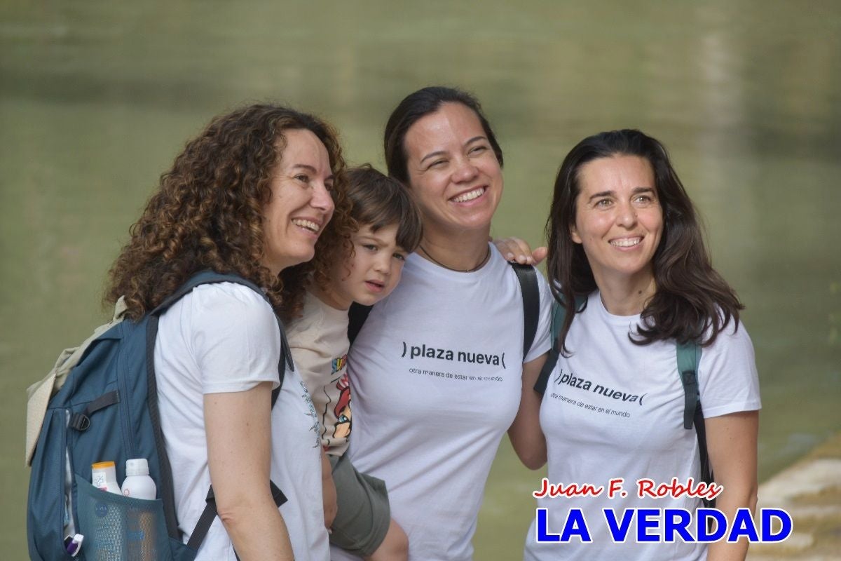 Imágenes de la marcha convocada por Plaza Nueva por la conexión ferroviaria con Albacete