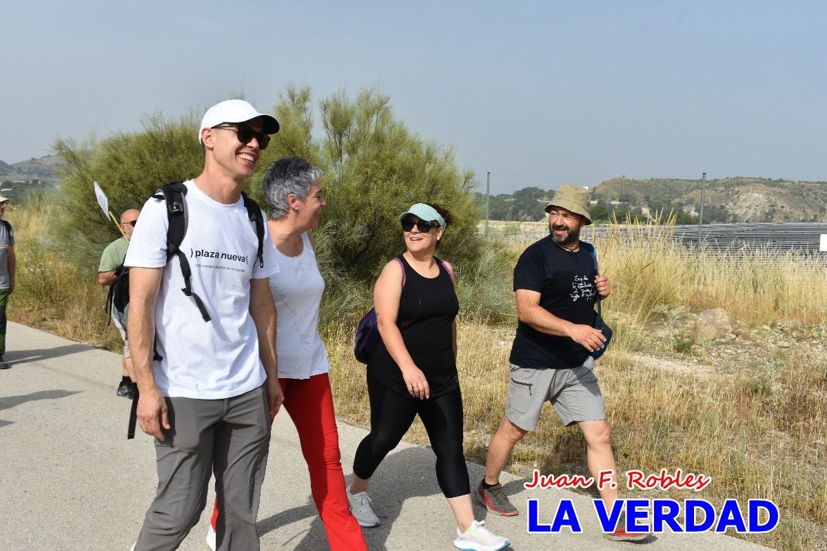 Imágenes de la marcha convocada por Plaza Nueva por la conexión ferroviaria con Albacete