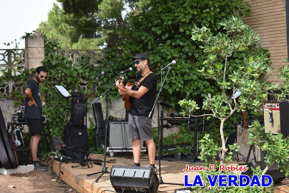 Imágenes de la marcha convocada por Plaza Nueva por la conexión ferroviaria con Albacete