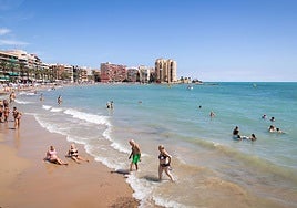 Imagen de archivo de una playa de Torrevieja.