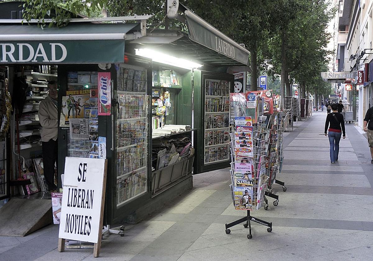 Un kiosco, en una imagen de archivo, en la Gran Vía de Murcia.