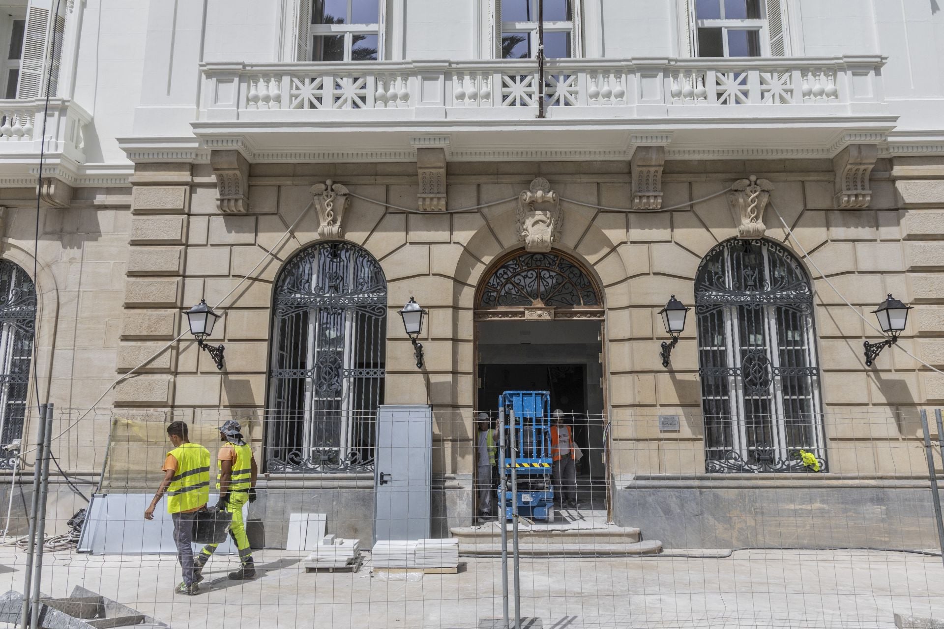La Autoridad Portuaria de Cartagena luce espléndida para soplar las 150 velas