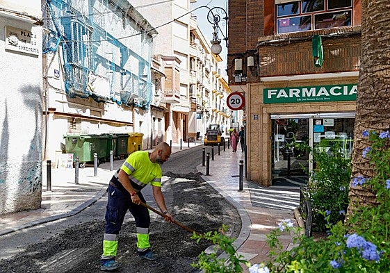 Avance de la zona de bajas emisiones en la calle Alfonso X de Lorca, en imágenes