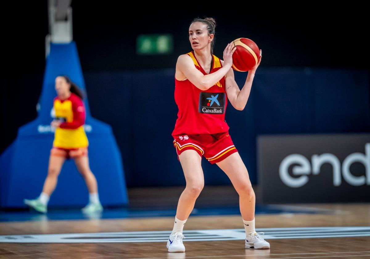 Aina Ayuso, en un entrenamiento de la semana pasada con la selección española absoluta.