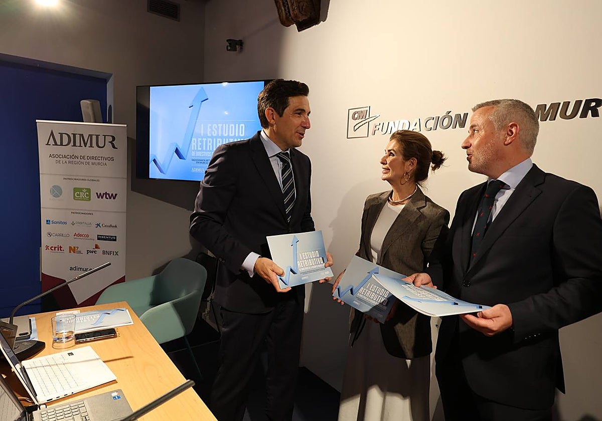 Antonio López, presidente de Adimur, Reyes Samper y José Ramón García Mateo, en la presentación del informe, este martes.
