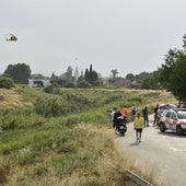 Trabajos de búsqueda de un hombre, este miércoles, en el cauce del río Segura a su paso por Murcia.