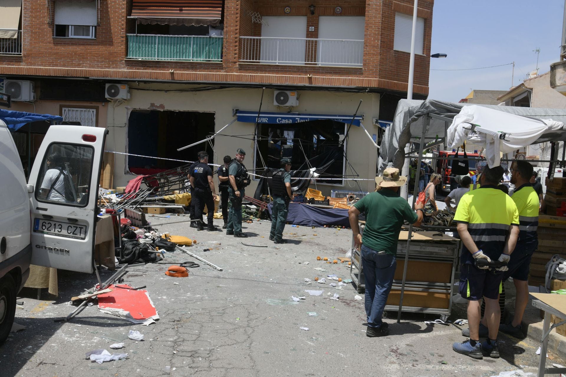 Explosión de gas en un bar de Lo Pagán, en imágenes