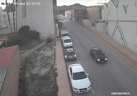 El vehículo a toda velocidad en la Avenida del Río Segura en Abarán.