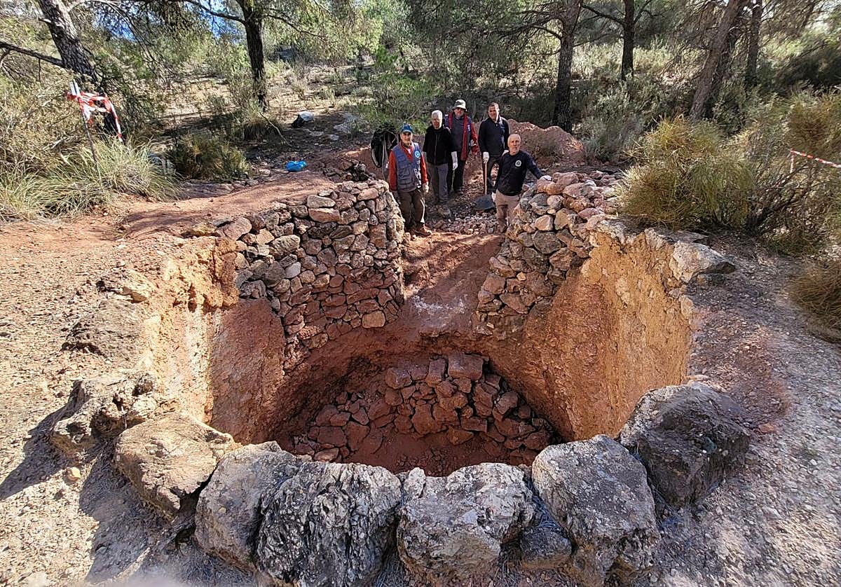 La Comunidad financia la restauración del Horno Calero situado en la Hoya del Carbón llevada a cabo por Voluntarios X Espuña