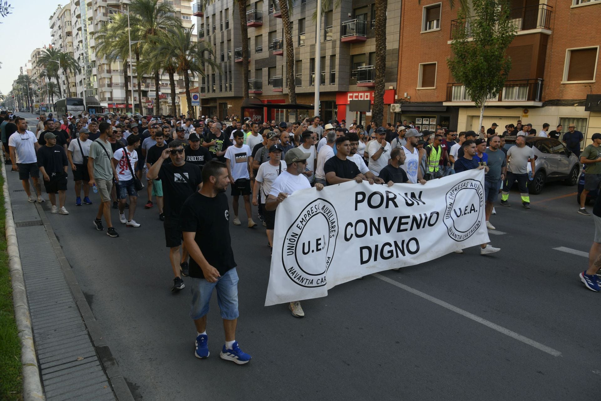 La protesta de los operarios auxiliares de Navantia, en imágenes