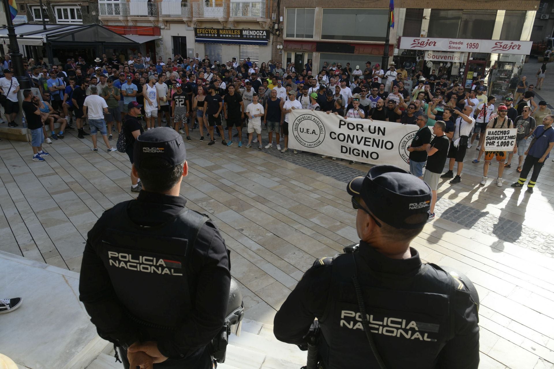 La protesta de los operarios auxiliares de Navantia, en imágenes