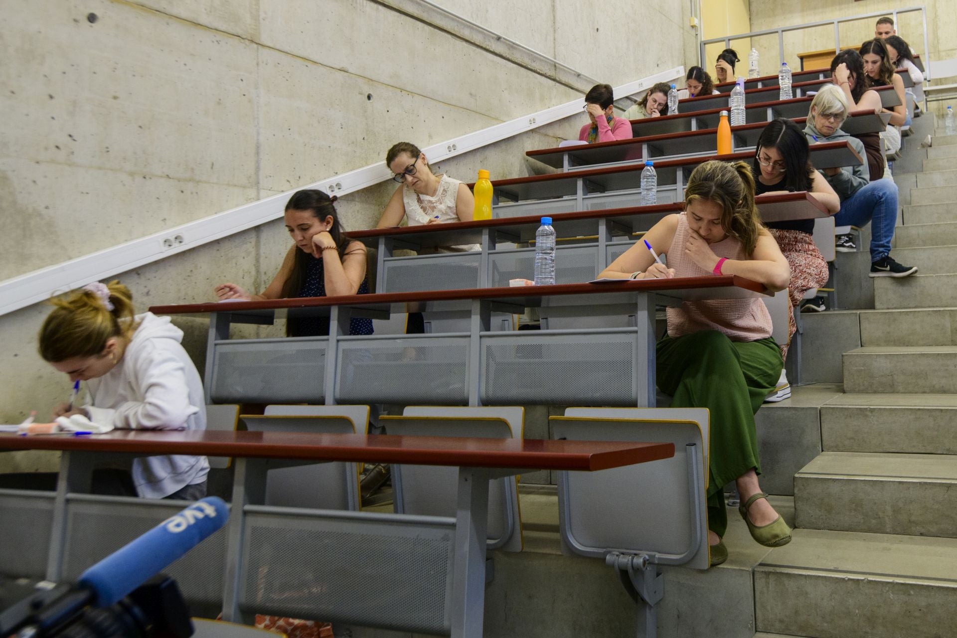 El primer examen de las oposiciones a Secundaria, en imágenes