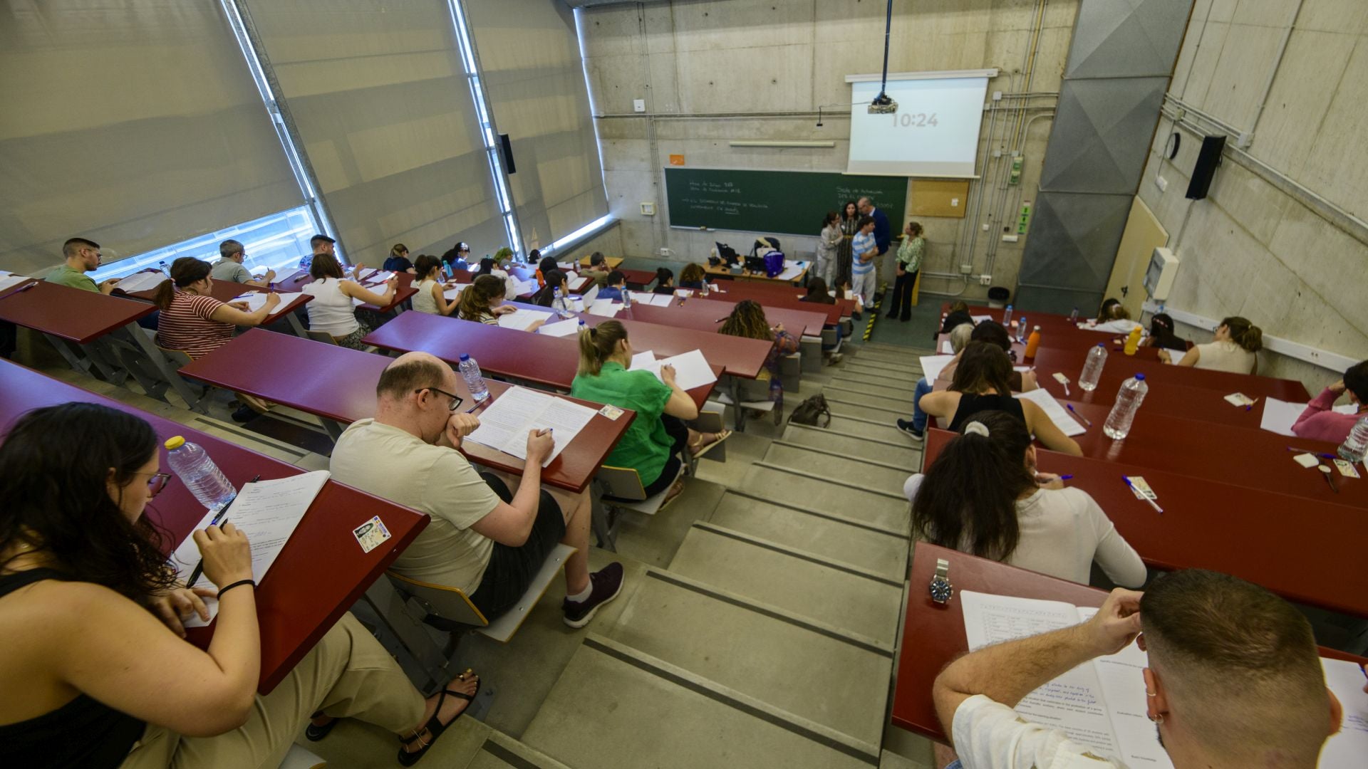 El primer examen de las oposiciones a Secundaria, en imágenes