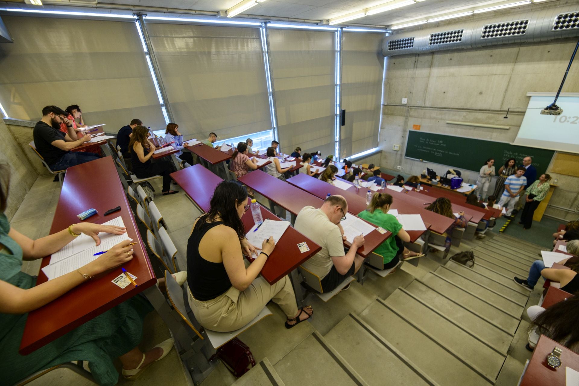 El primer examen de las oposiciones a Secundaria, en imágenes