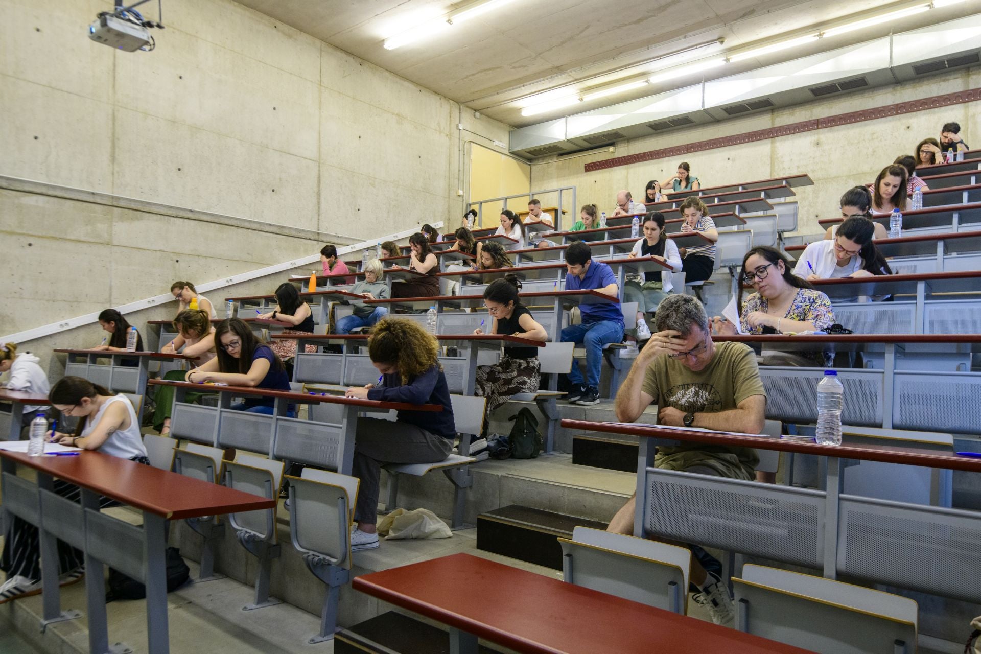 El primer examen de las oposiciones a Secundaria, en imágenes