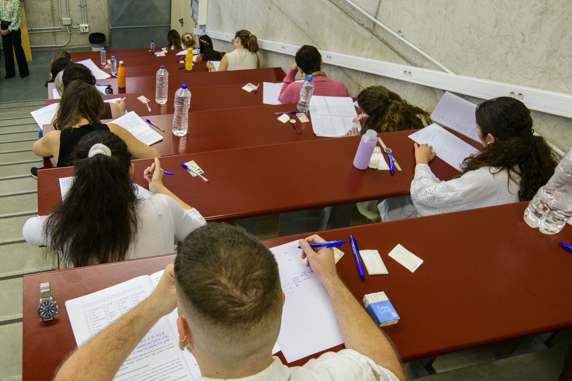 El primer examen de las oposiciones a Secundaria, en imágenes