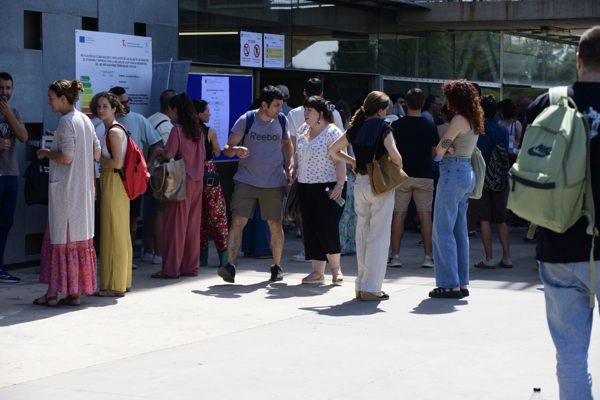 El primer examen de las oposiciones a Secundaria, en imágenes