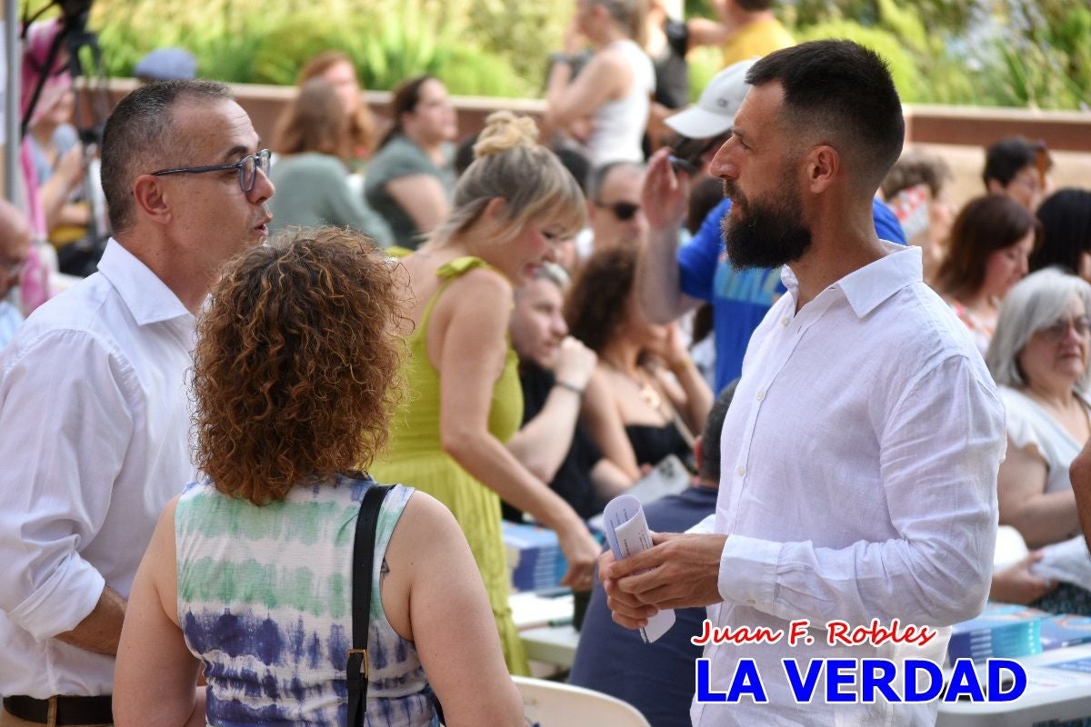 Imágenes de la presentación de «Forjando el mañana» en la Feria del Libro de Caravaca