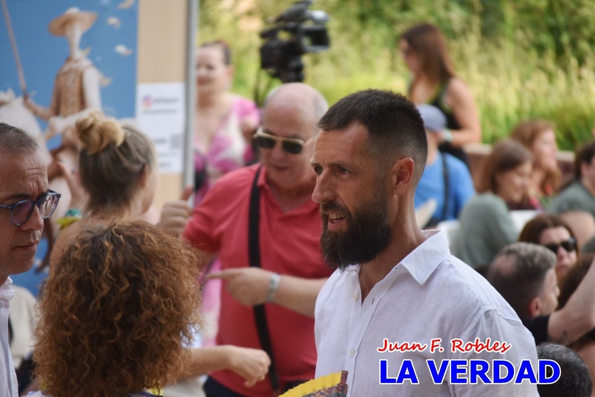 Imágenes de la presentación de «Forjando el mañana» en la Feria del Libro de Caravaca