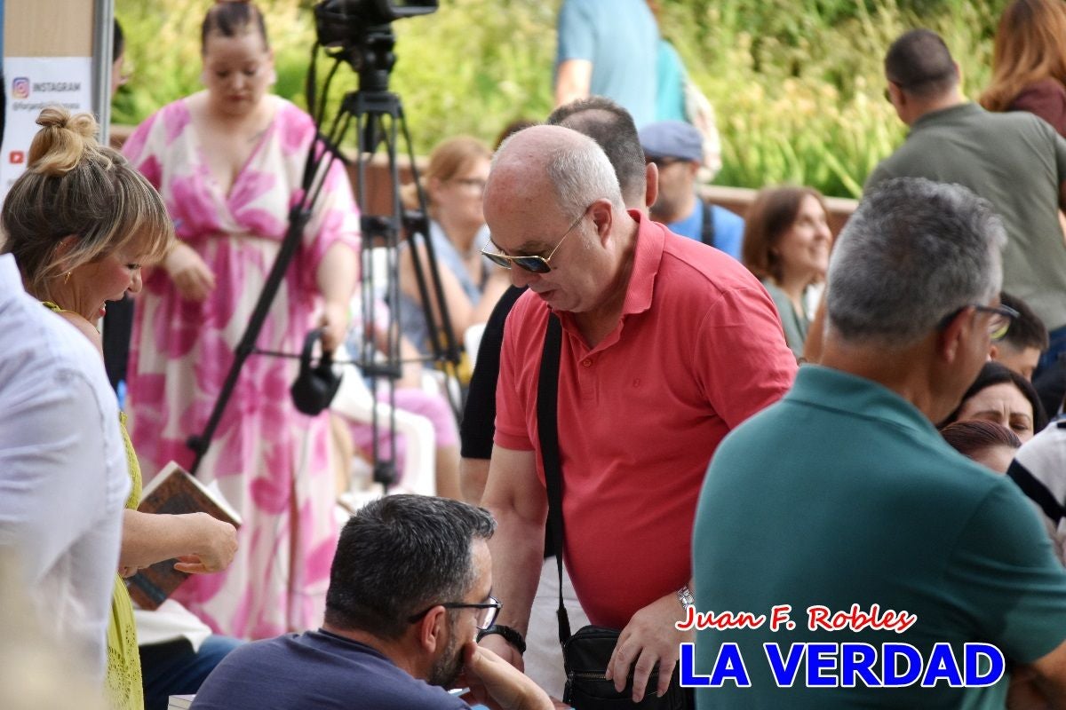 Imágenes de la presentación de «Forjando el mañana» en la Feria del Libro de Caravaca